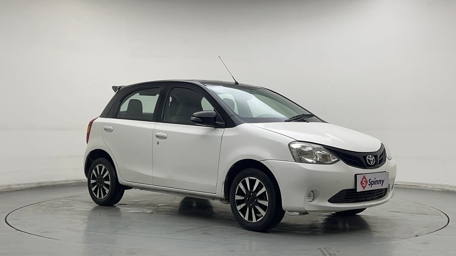 Used 2016 Toyota Etios Liva V Petrol Manual exterior RIGHT FRONT CORNER VIEW