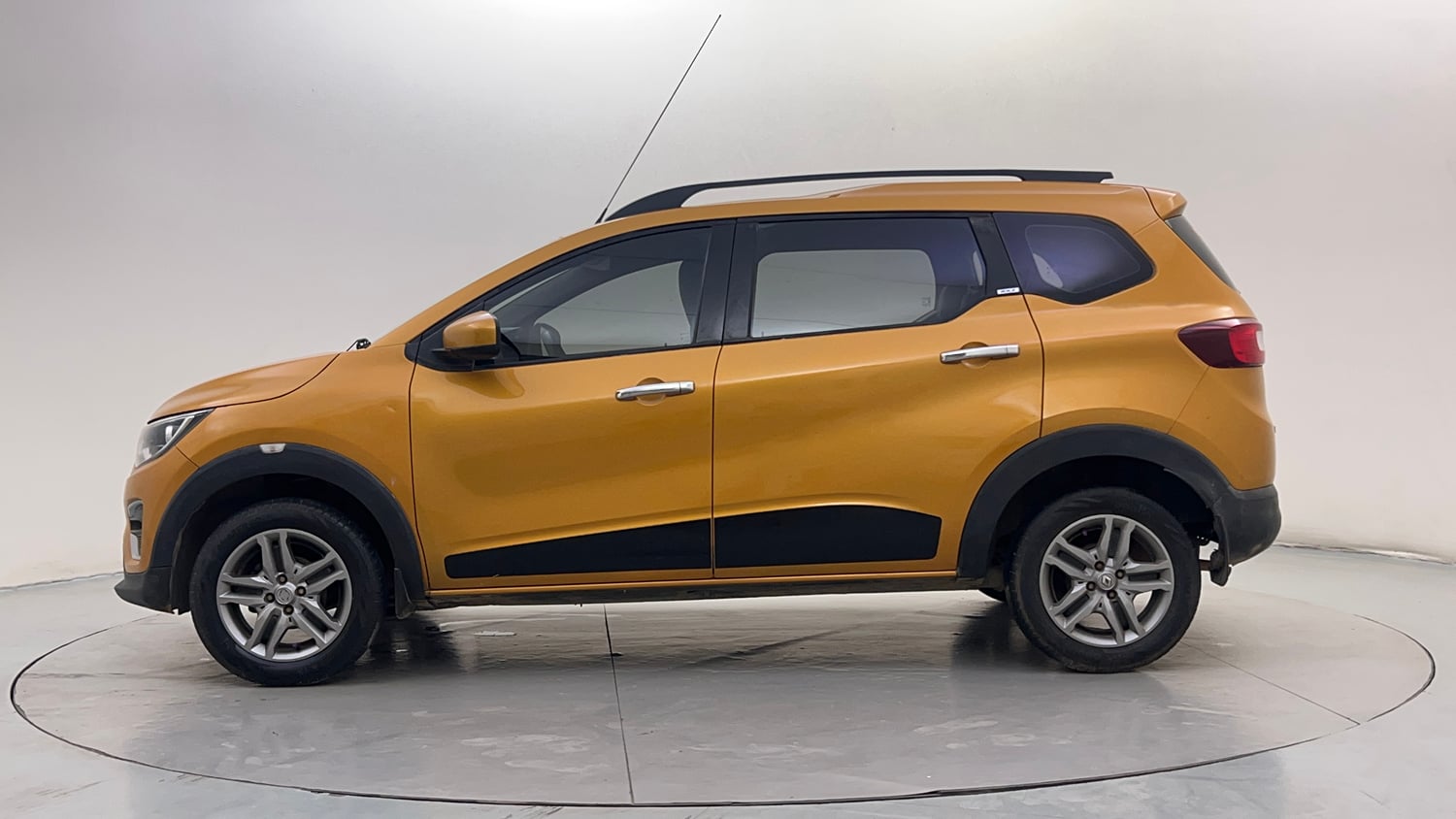 Used 2021 Renault Triber RXZ EASY-R AMT Petrol Automatic exterior LEFT SIDE VIEW