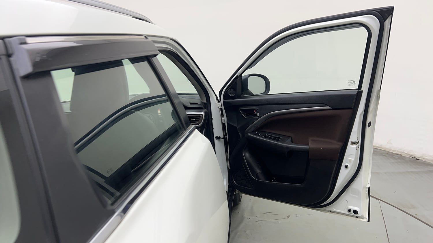 Used 2023 Maruti Suzuki Brezza ZXi Petrol Manual interior RIGHT FRONT DOOR OPEN VIEW