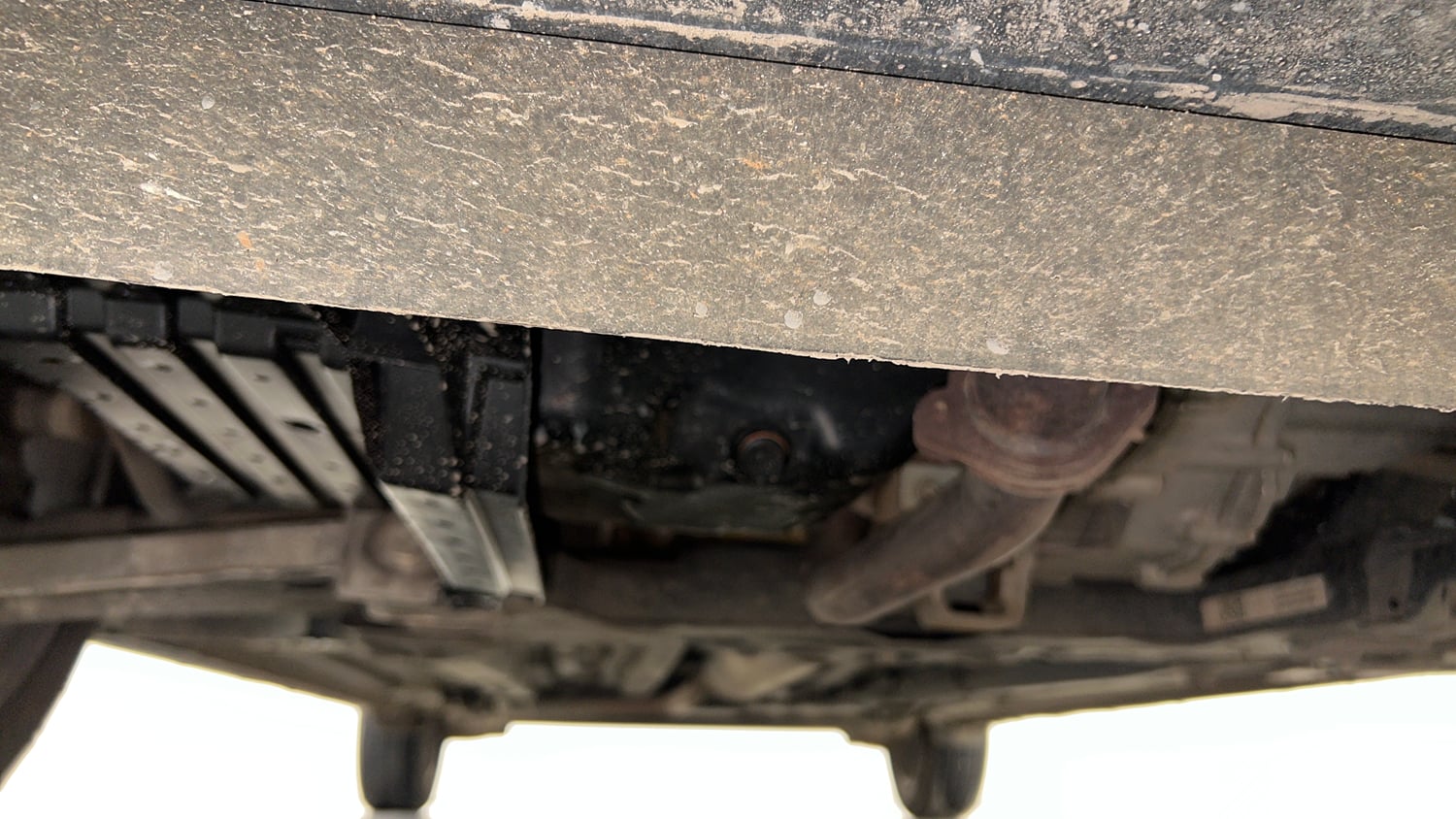 Used 2025 Tata Altroz Accomplished S Petrol 5MT Petrol Manual extra FRONT LEFT UNDERBODY VIEW