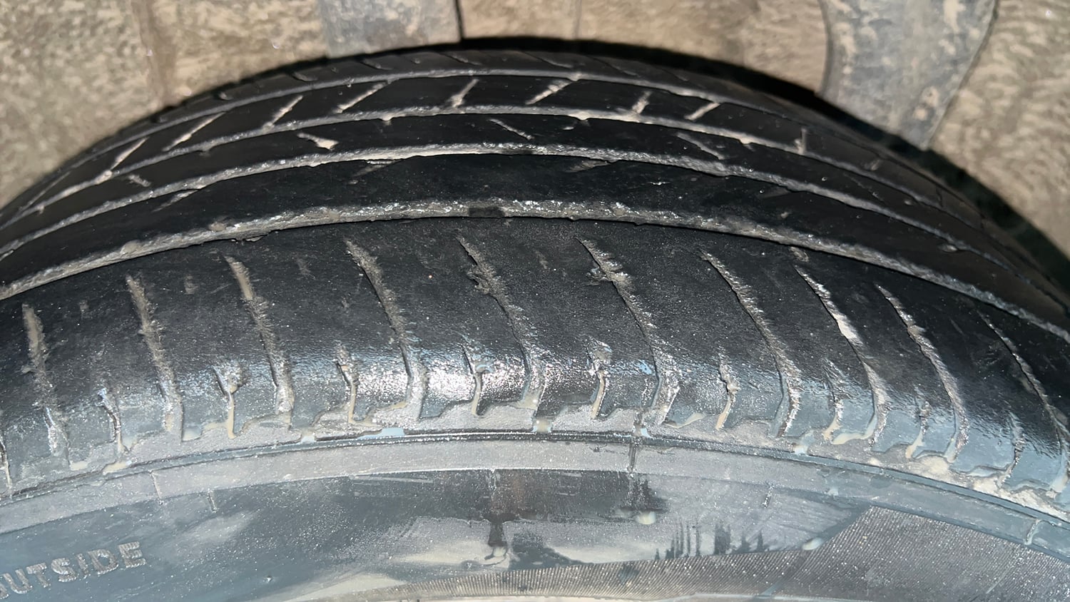 Used 2021 Nissan Magnite XV Dual Tone Petrol Manual tyres RIGHT REAR TYRE TREAD VIEW