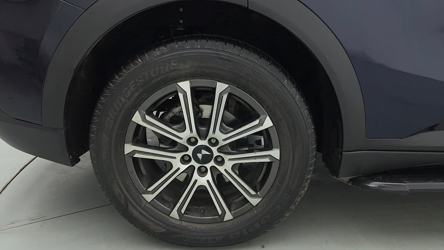 Used 2024 Mahindra XUV700 AX 7 Luxury Pack Petrol AT 7 STR Petrol Automatic tyres RIGHT REAR TYRE RIM VIEW