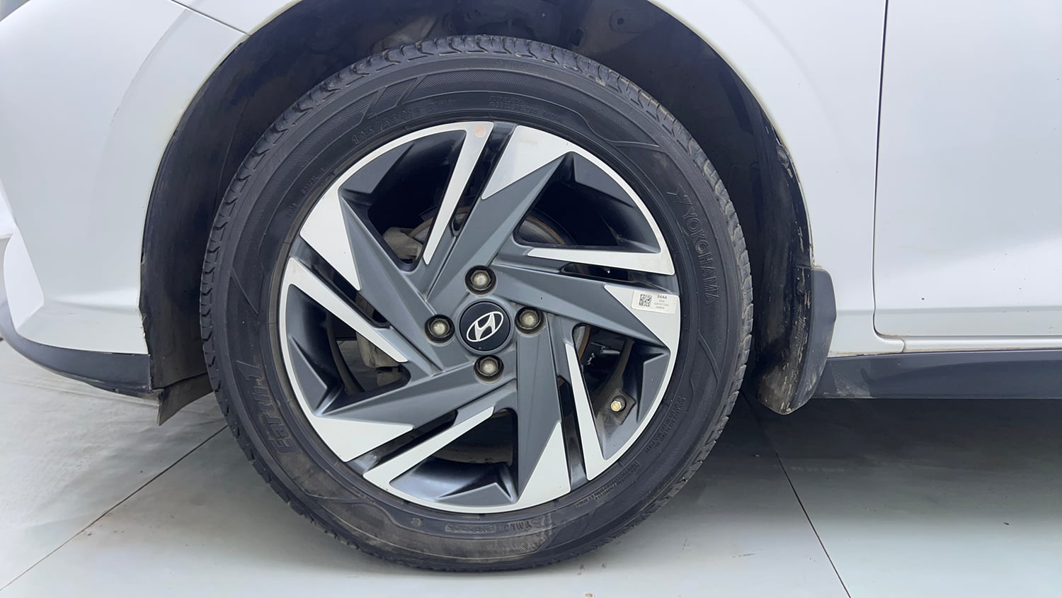 Used 2021 Hyundai New i20 Asta (O) 1.0 Turbo DCT Petrol Automatic tyres LEFT FRONT TYRE RIM VIEW