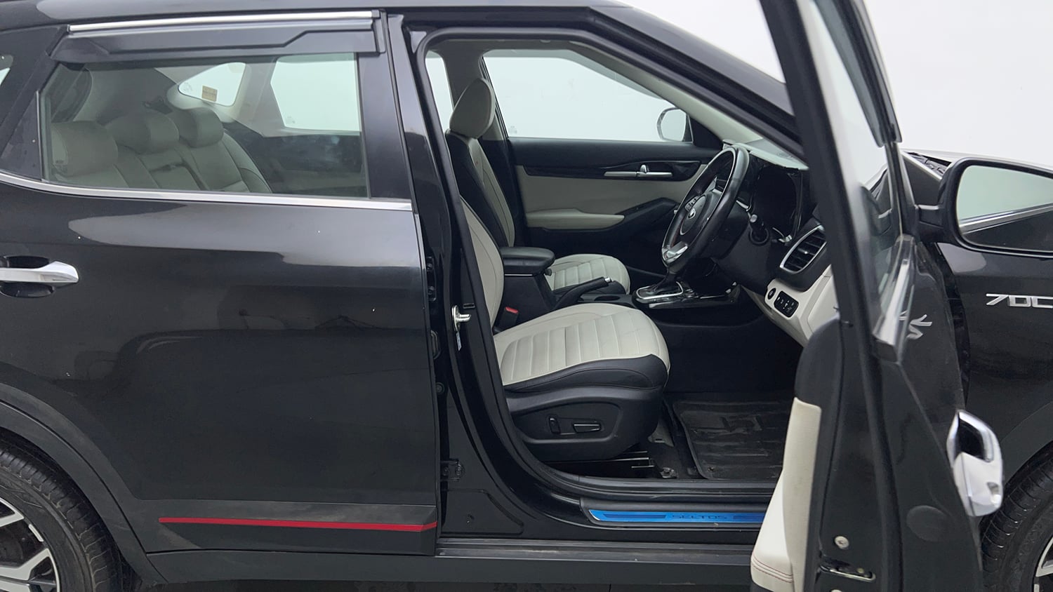 Used 2019 kia Seltos GTX Plus DCT 1.4 Petrol Automatic interior RIGHT SIDE FRONT DOOR CABIN VIEW