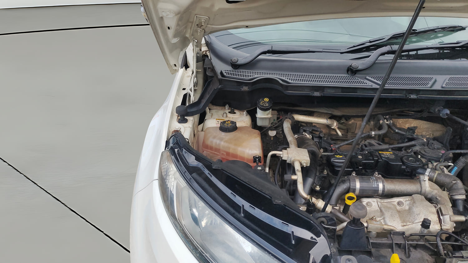 Used 2017 Ford EcoSport Ambiente 1.5L TDCi Diesel Manual engine ENGINE RIGHT SIDE HINGE & APRON VIEW