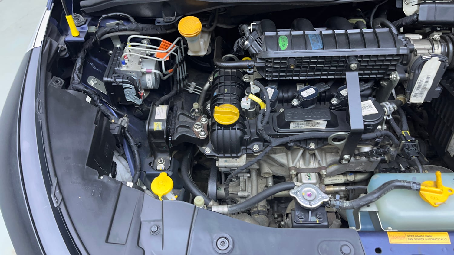 Used 2024 Tata Altroz XZA Plus (S) Lux Petrol Petrol Automatic engine ENGINE RIGHT SIDE VIEW