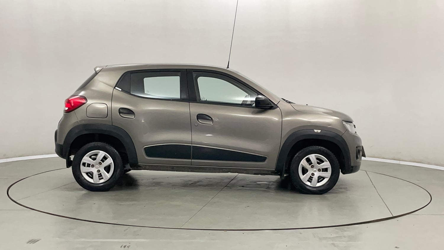 Used 2016 Renault Kwid RXT Petrol Manual exterior RIGHT SIDE VIEW