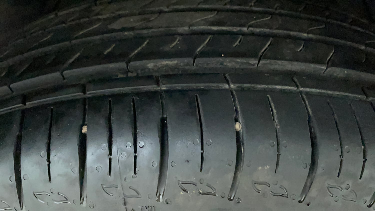 Used 2019 Mahindra XUV500 W7 Diesel Manual tyres RIGHT FRONT TYRE TREAD VIEW