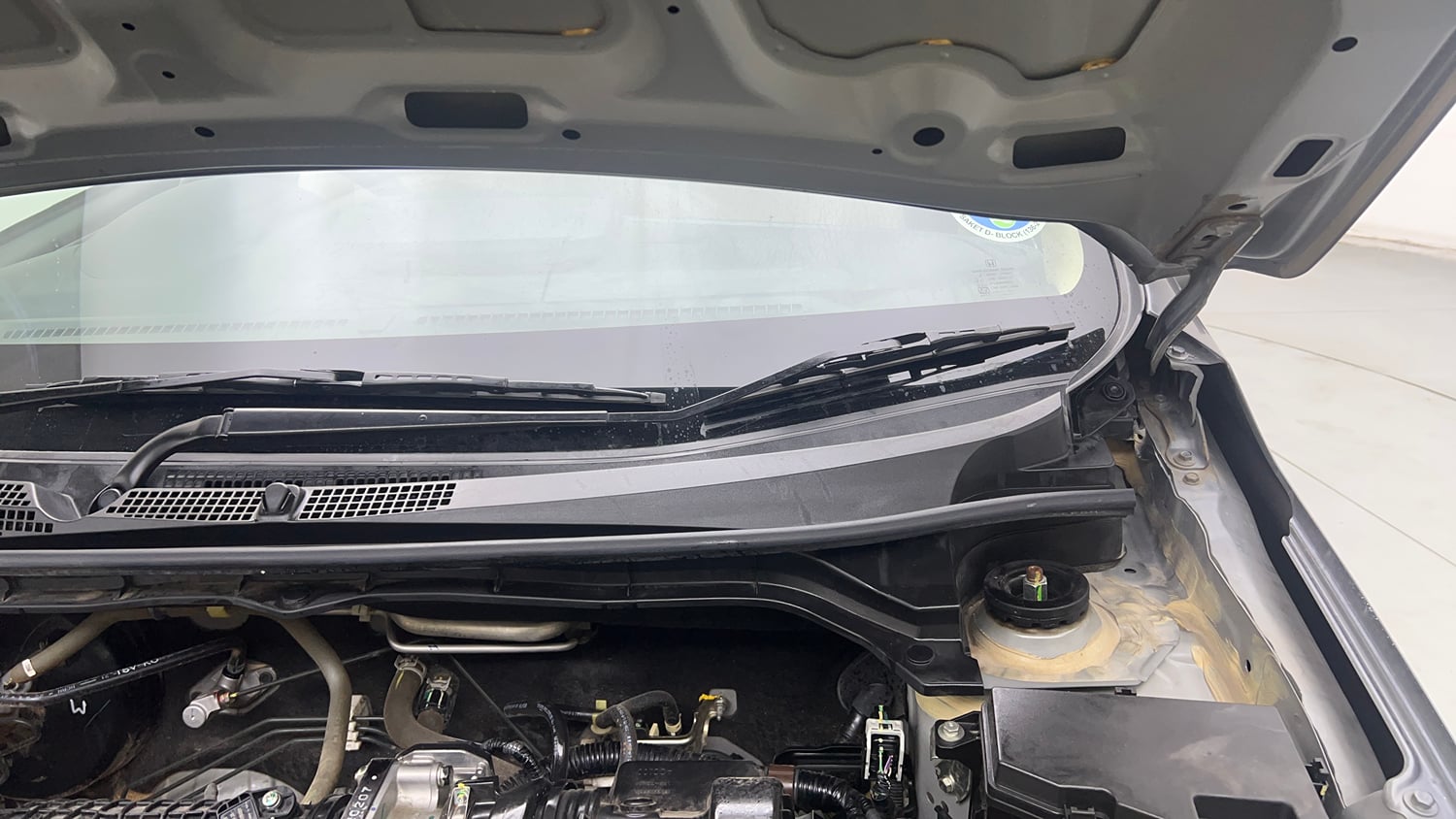 Used 2022 Honda Amaze S MT 1.2 Petrol Petrol Manual engine ENGINE LEFT SIDE HINGE & APRON VIEW