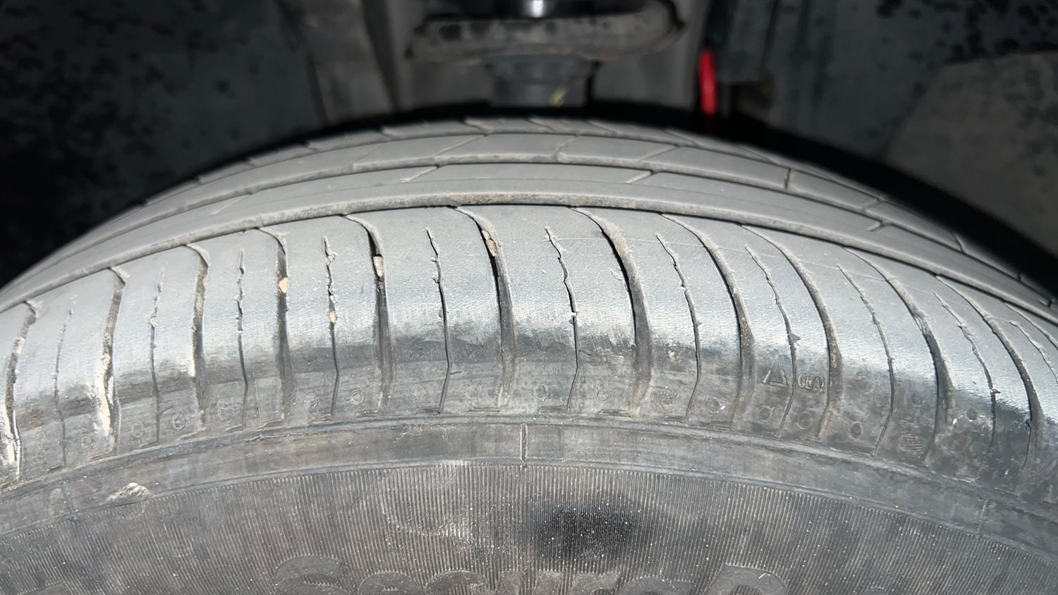 Used 2024 Renault Triber RXZ Petrol Manual tyres LEFT FRONT TYRE TREAD VIEW