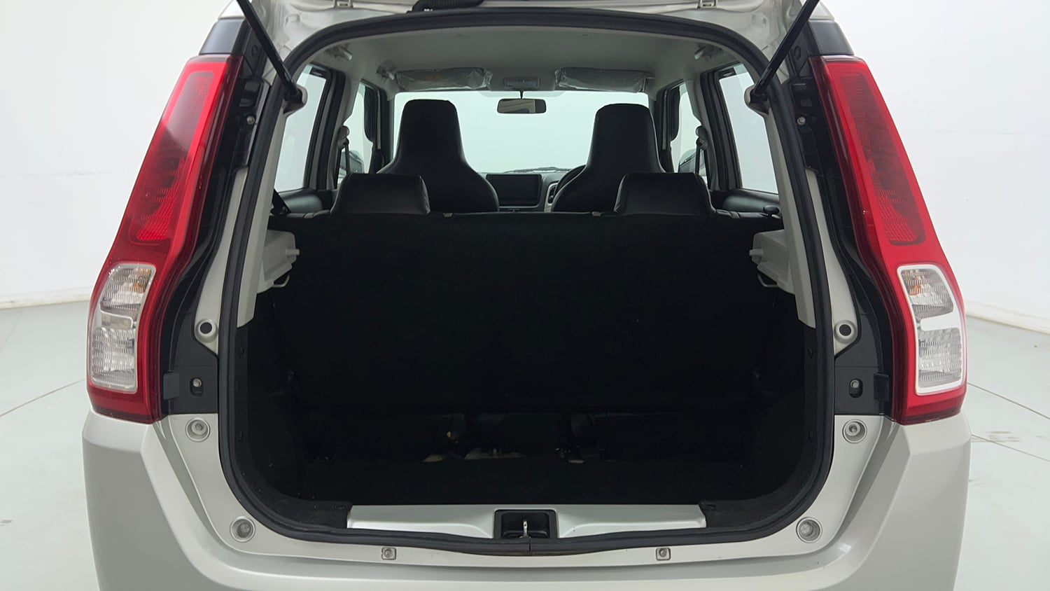 Used 2022 Maruti Suzuki Wagon R 1.0 LXi (O) 1.0 Petrol Manual interior DICKY INSIDE VIEW