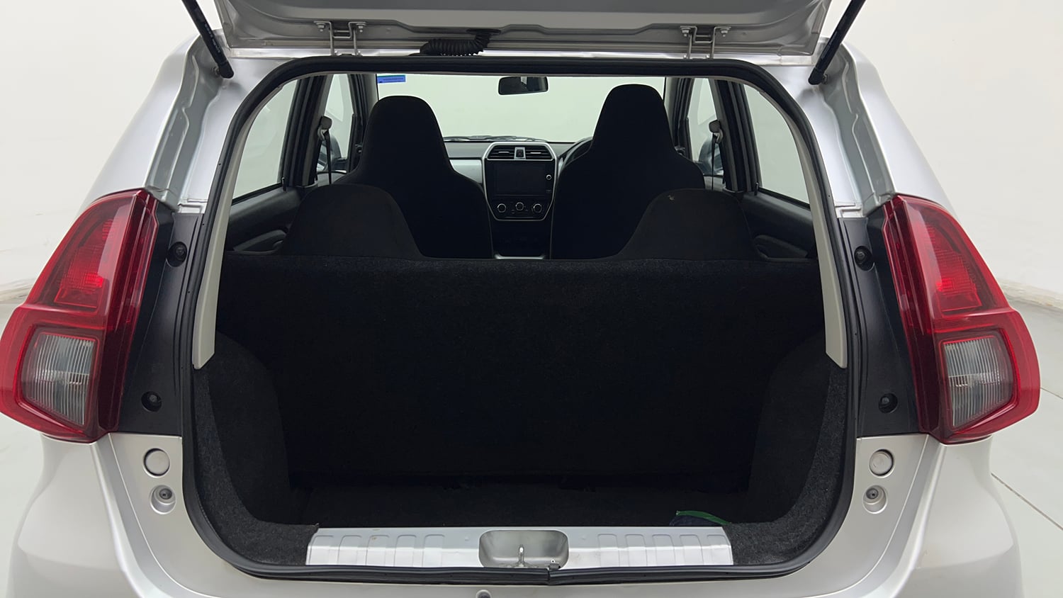 Used 2021 Datsun Redi-GO T(O) 1.0 AMT Petrol Automatic interior DICKY INSIDE VIEW