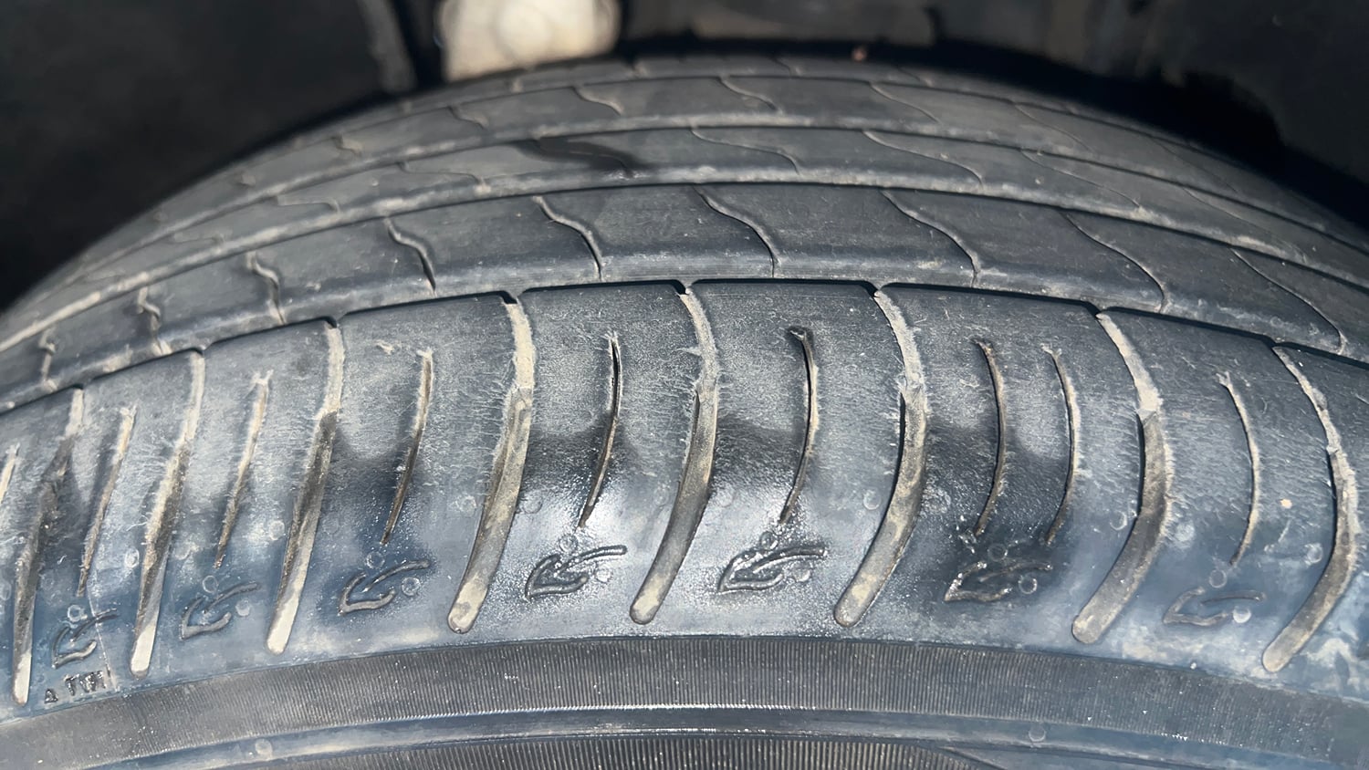 Used 2019 Mahindra Marazzo M6 7 STR Diesel Manual tyres RIGHT FRONT TYRE TREAD VIEW