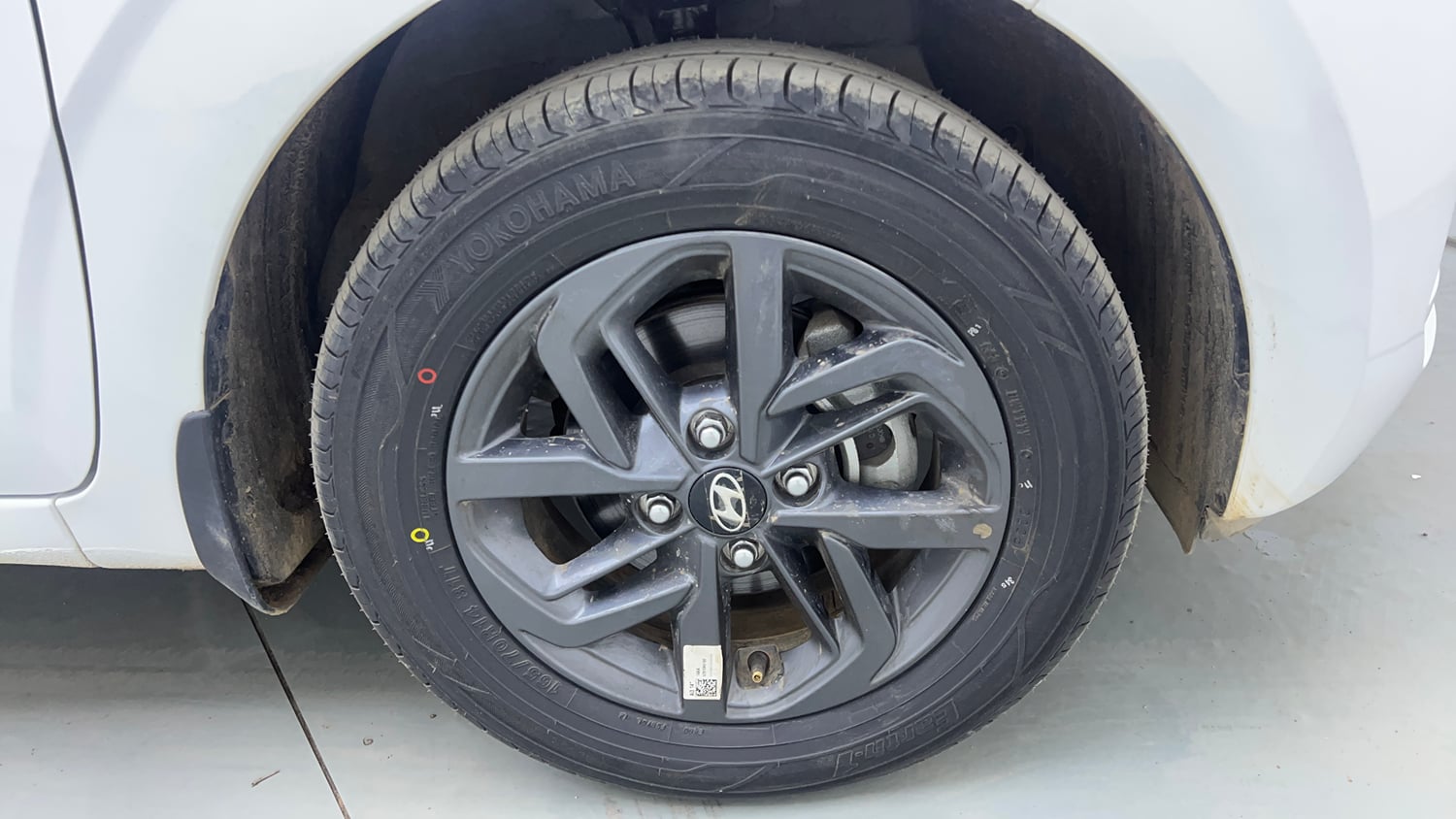 Used 2022 Hyundai Grand i10 Nios Sportz 1.2 Kappa VTVT Petrol Manual tyres RIGHT FRONT TYRE RIM VIEW
