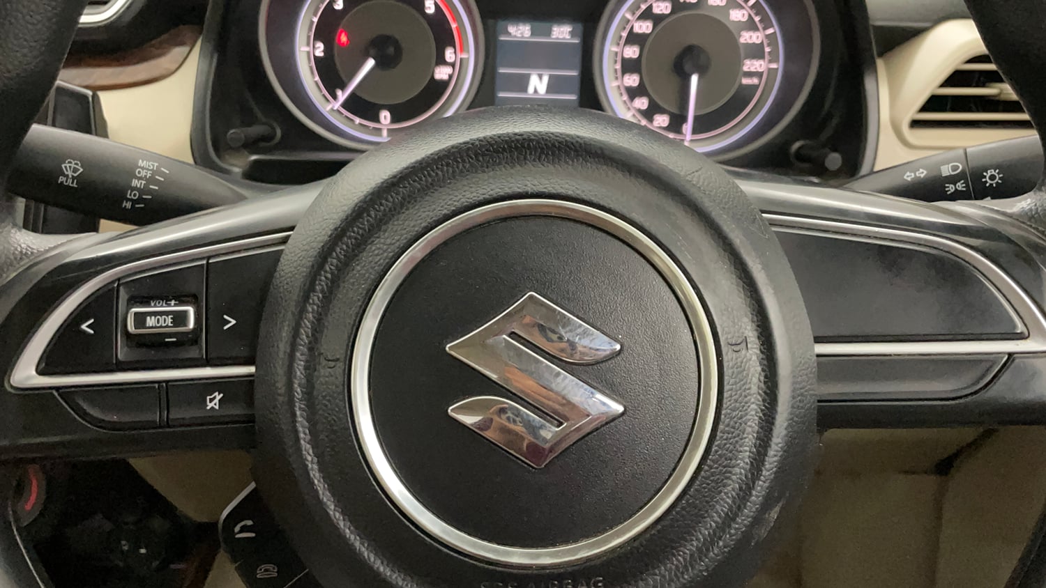 Used 2018 Maruti Suzuki Dzire VDi AMT Diesel Automatic top_features Steering mounted controls