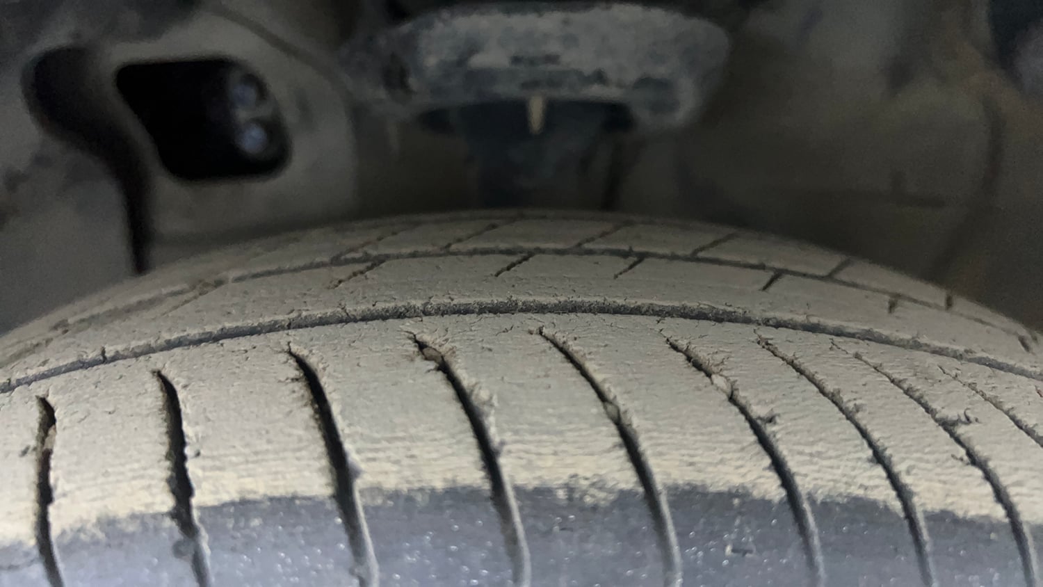 Used 2025 Hyundai Exter SX (O) Connect 1.2 MT Petrol Manual tyres LEFT FRONT TYRE TREAD VIEW