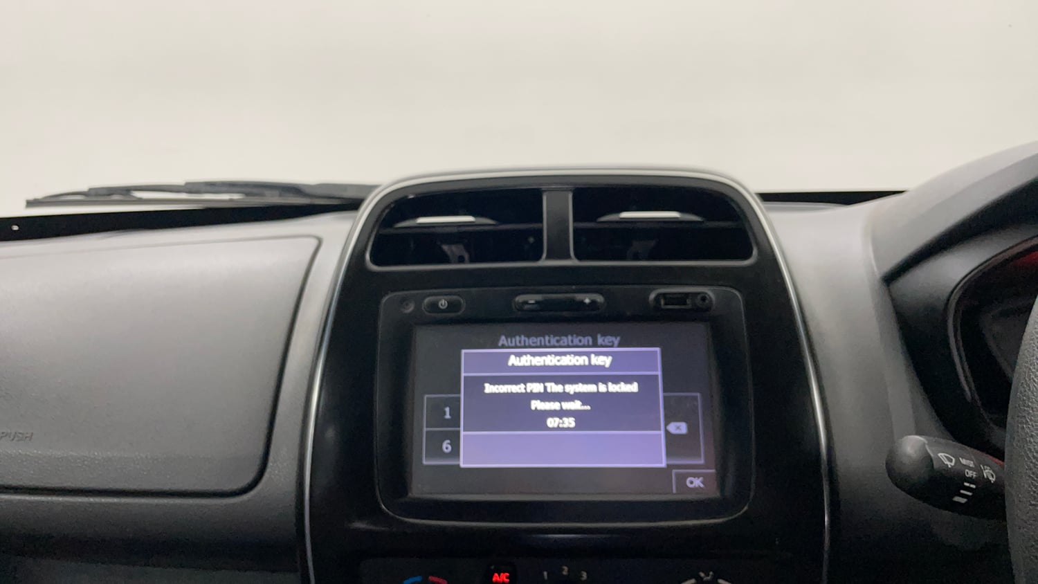 Used 2016 Renault Kwid RXT Petrol Manual interior MUSIC SYSTEM & AC CONTROL VIEW