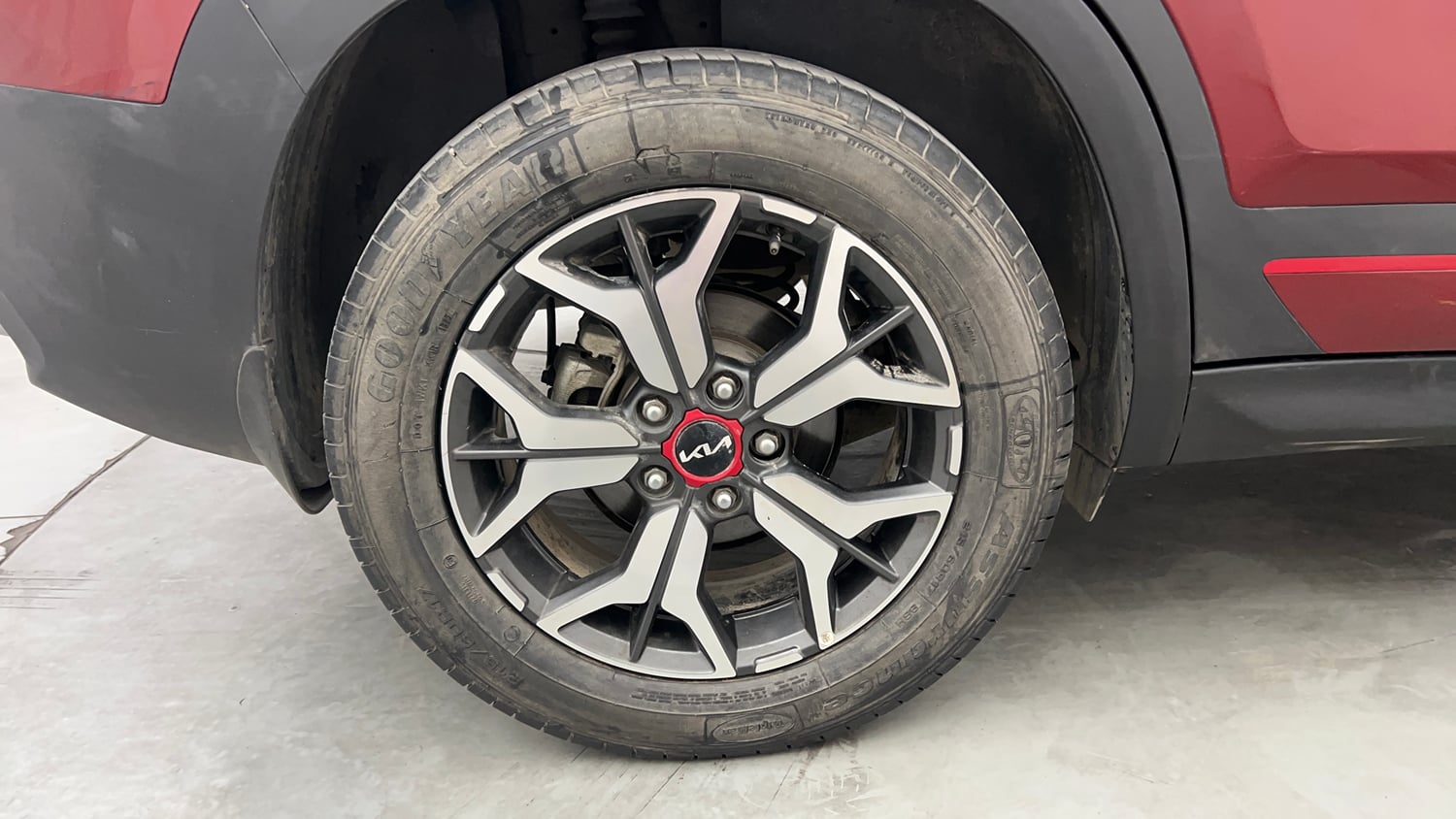 Used 2022 Kia Seltos GTX Plus 1.4 Petrol Manual tyres RIGHT REAR TYRE RIM VIEW