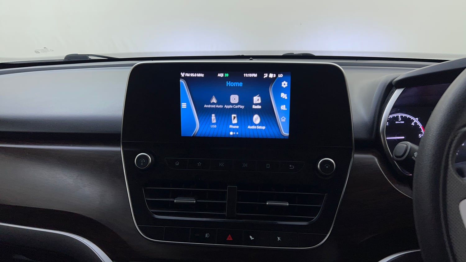 Used 2022 Tata Harrier XT Diesel Manual top_features Integrated (in-dash) music system