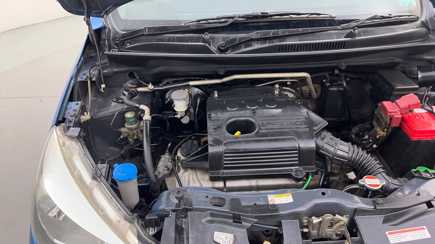 Used 2015 Maruti Suzuki Celerio VXi Petrol Manual engine ENGINE RIGHT SIDE HINGE & APRON VIEW