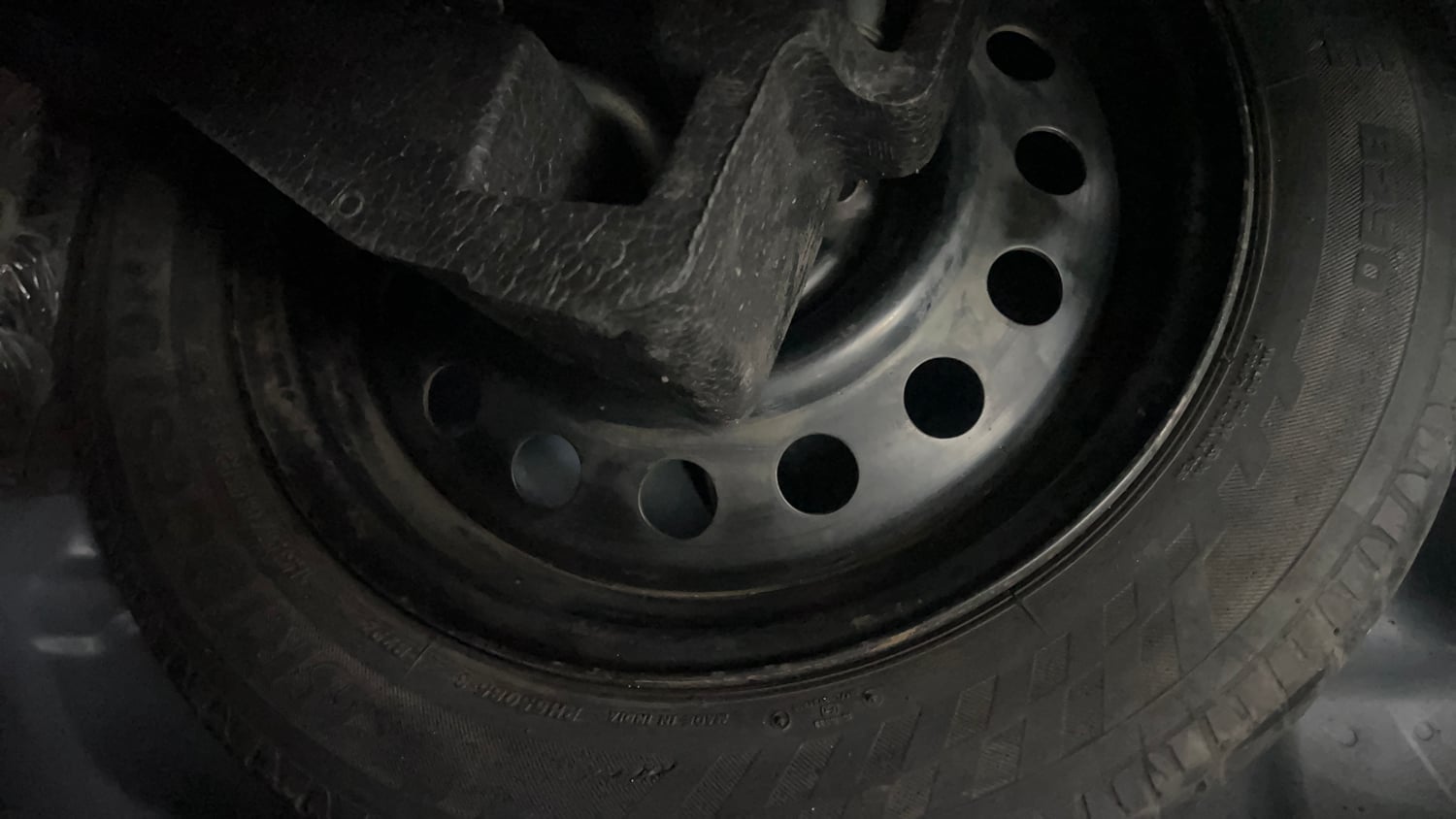 Used 2014 Maruti Suzuki Wagon R 1.0 VXI Petrol + CNG (Outside Fitted) Cng Manual tyres SPARE TYRE VIEW