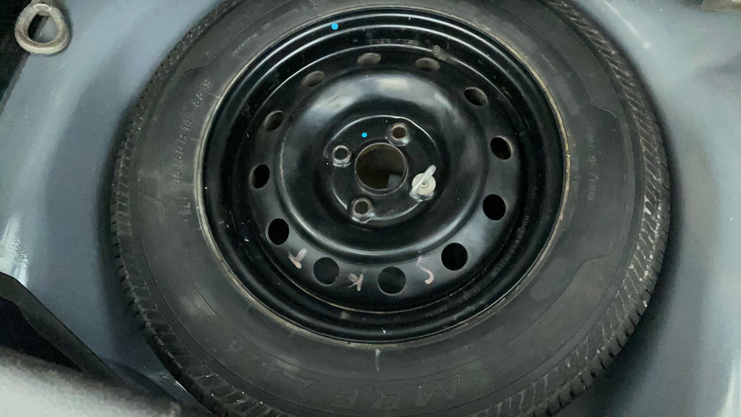 Used 2014 Maruti Suzuki Swift VXi Petrol Manual tyres SPARE TYRE VIEW