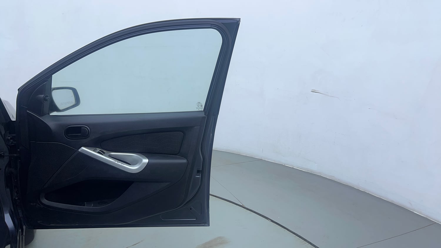 Used 2014 Ford Figo Duratec Petrol ZXI 1.2 Petrol Manual interior RIGHT FRONT DOOR OPEN VIEW