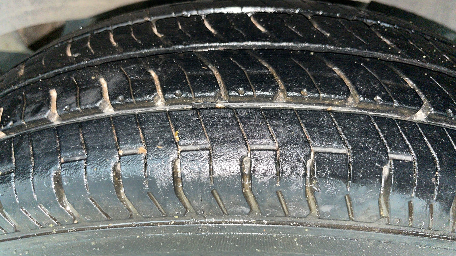 Used 2016 Renault Kwid RXT Petrol Manual tyres LEFT REAR TYRE TREAD VIEW