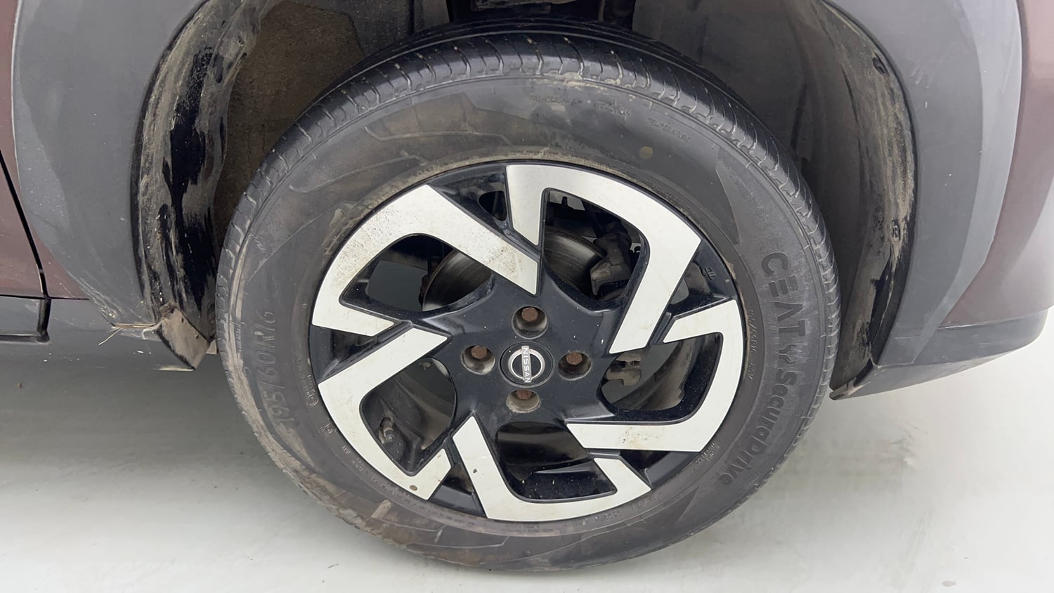 Used 2021 Nissan Magnite XV Dual Tone Petrol Manual tyres RIGHT FRONT TYRE RIM VIEW