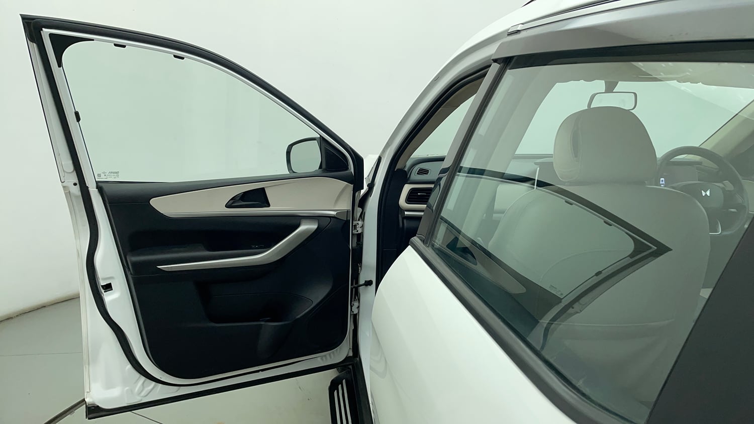 Used 2022 Mahindra XUV700 AX 3 Petrol MT 5 STR Petrol Manual interior LEFT FRONT DOOR OPEN VIEW