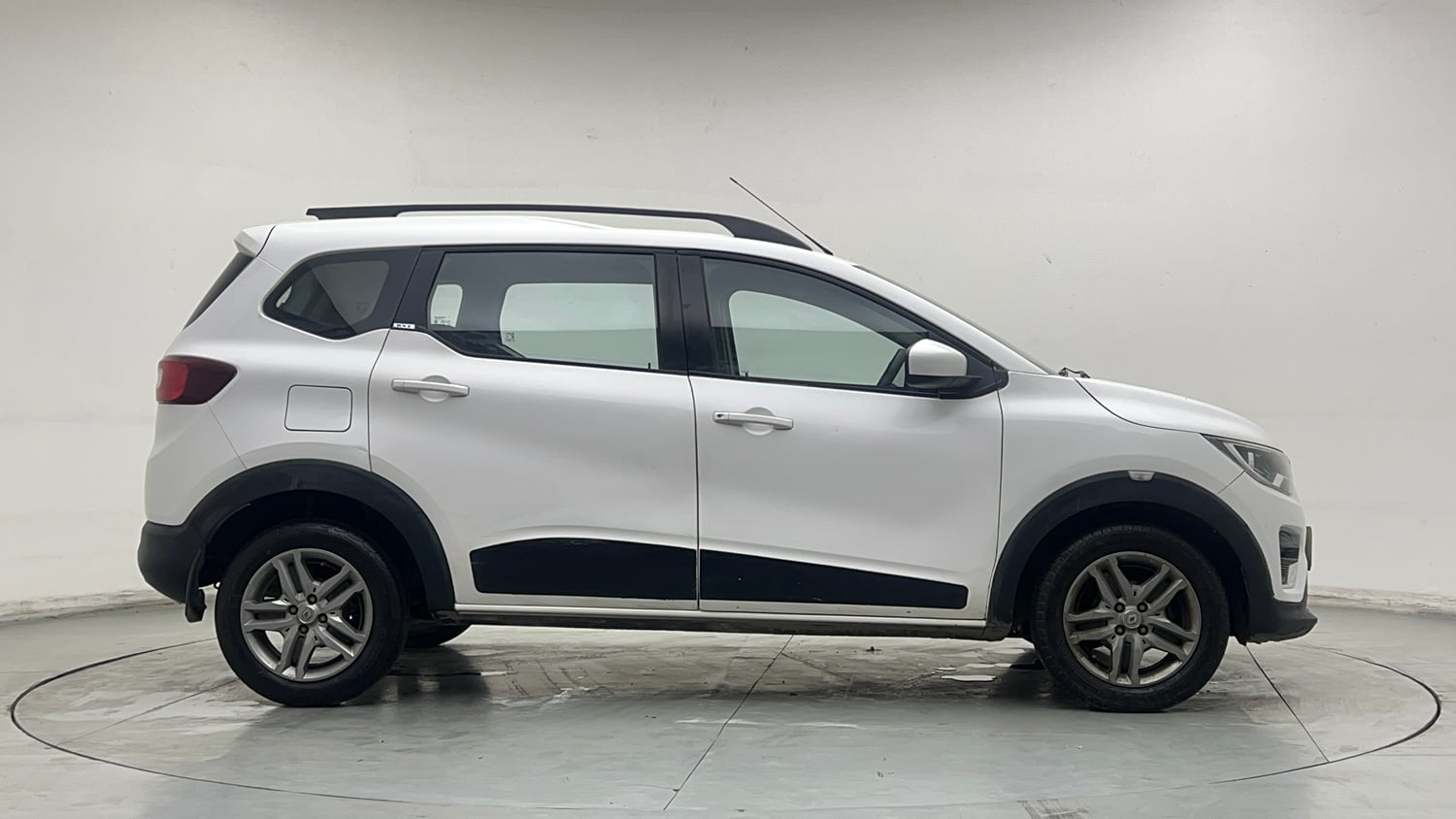 Used 2020 Renault Triber RXZ Petrol Manual exterior RIGHT SIDE VIEW
