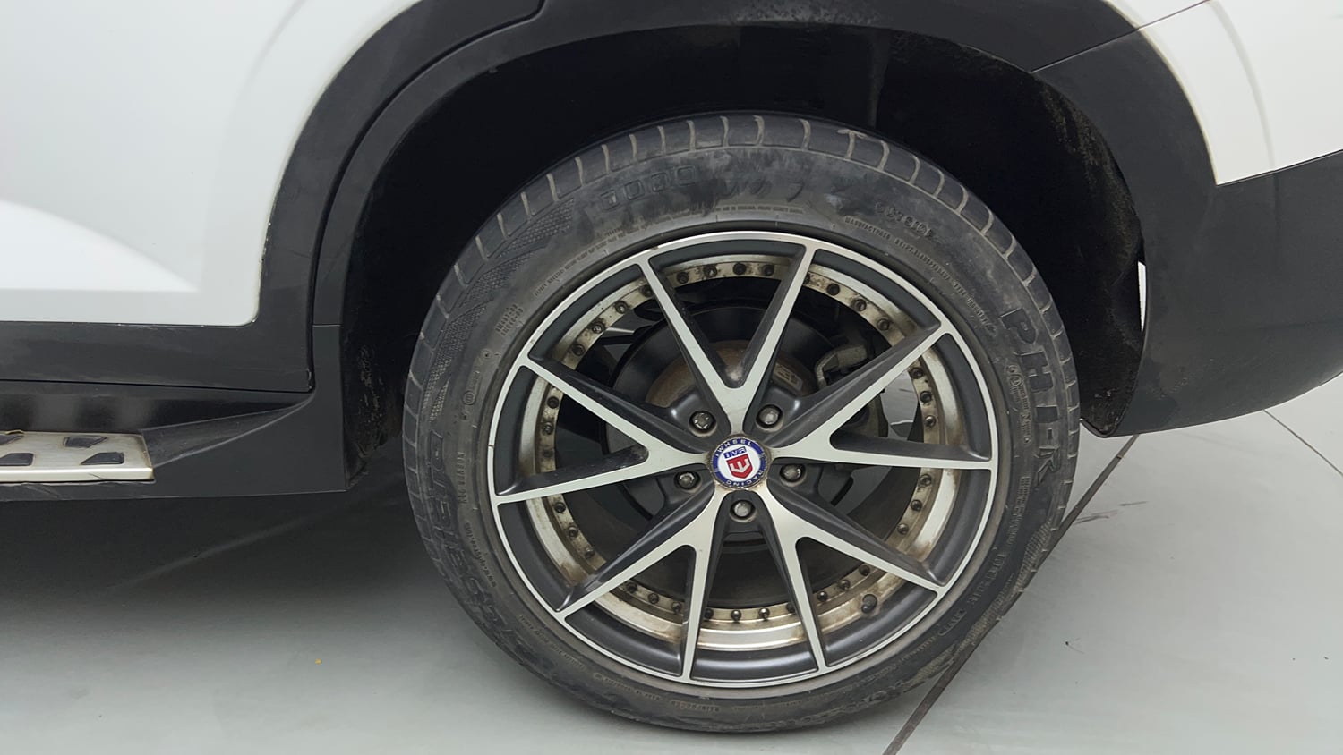 Used 2022 Hyundai Alcazar Platinum (O) 7 Seater 1.5 Diesel AT Diesel Automatic tyres LEFT REAR TYRE RIM VIEW