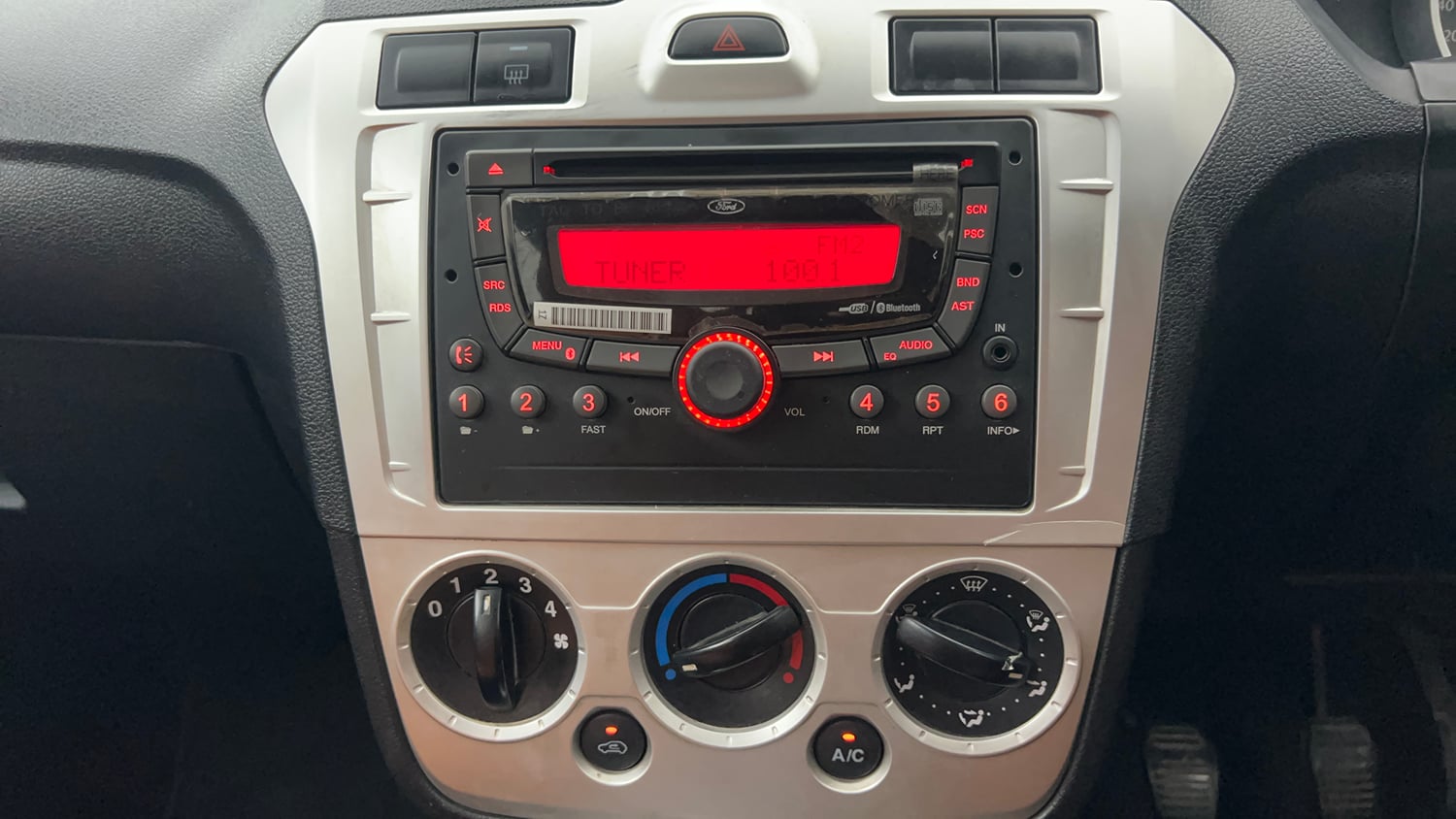 Used 2014 Ford Figo Duratec Petrol ZXI 1.2 Petrol Manual interior MUSIC SYSTEM & AC CONTROL VIEW