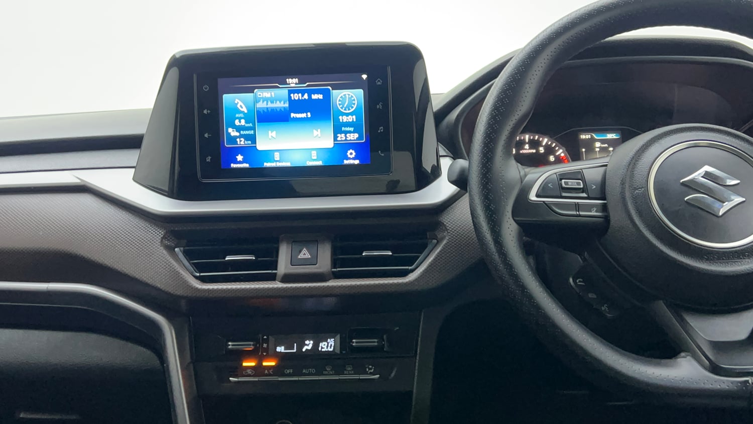 Used 2023 Maruti Suzuki Brezza ZXi Petrol Manual interior MUSIC SYSTEM & AC CONTROL VIEW