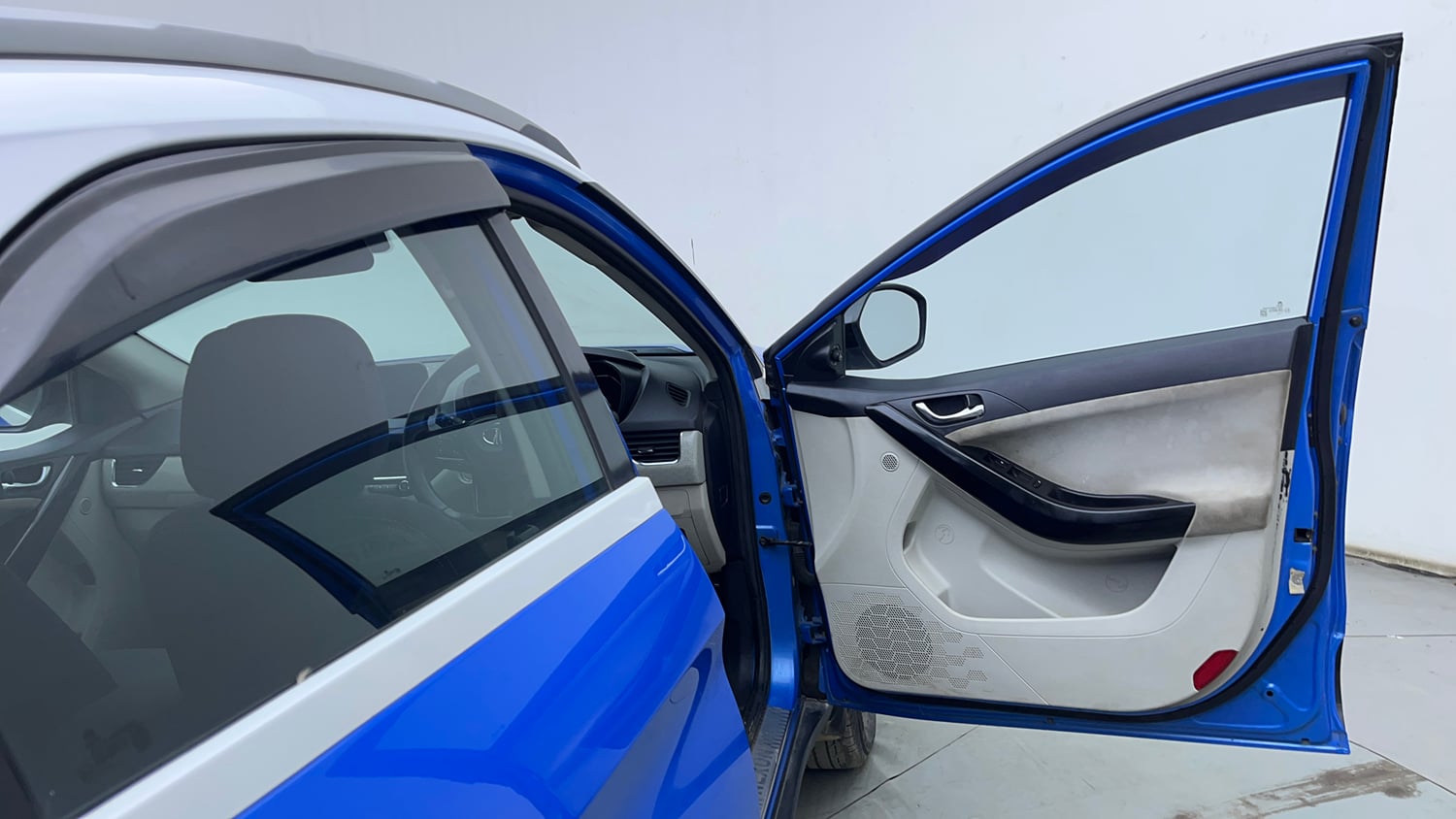 Used 2020 Tata Nexon XZA Plus (O) Petrol Automatic interior RIGHT FRONT DOOR OPEN VIEW