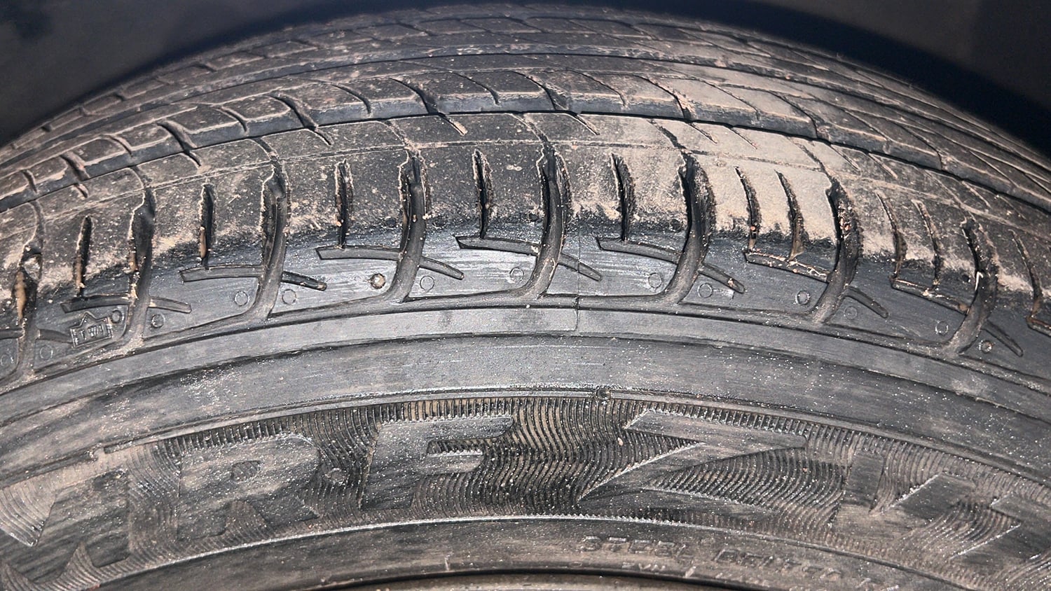 Used 2013 Hyundai Grand i10 Sportz 1.2 Kappa VTVT Petrol Manual tyres RIGHT FRONT TYRE TREAD VIEW
