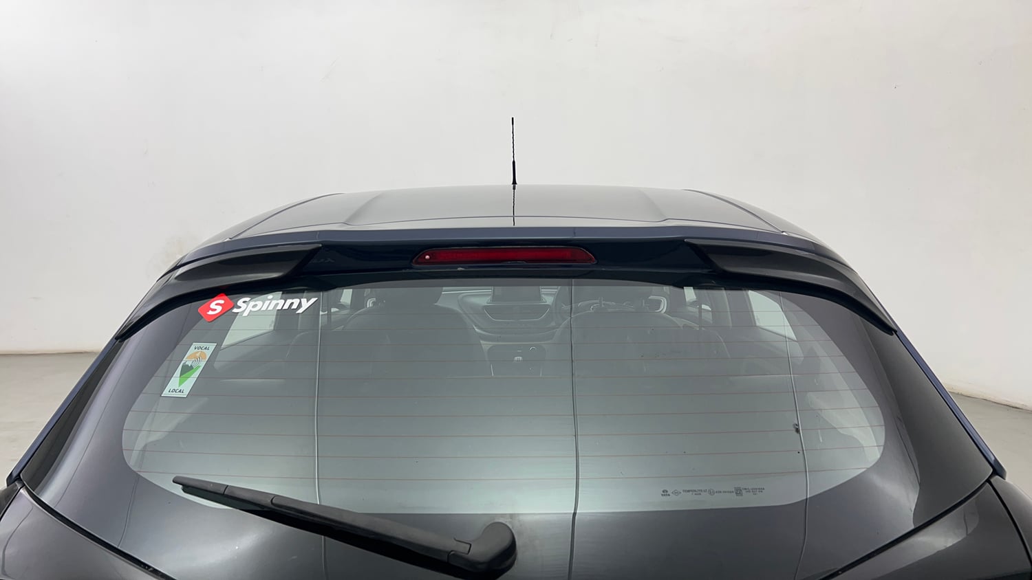Used 2023 Tata Altroz XZ Petrol Petrol Manual exterior BACK WINDSHIELD VIEW