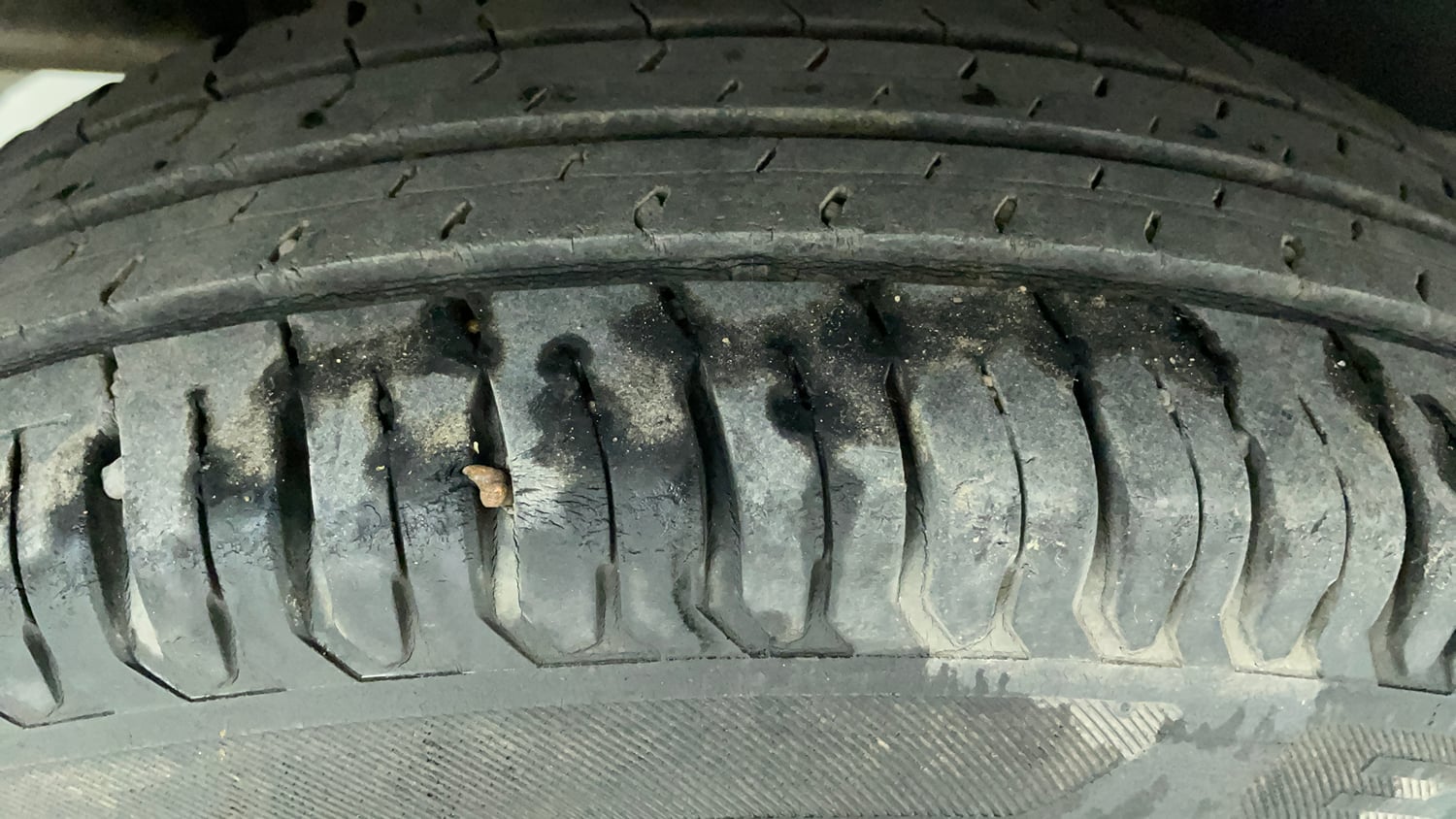 Used 2020 Maruti Suzuki Swift VXi AMT Petrol Automatic tyres RIGHT REAR TYRE TREAD VIEW