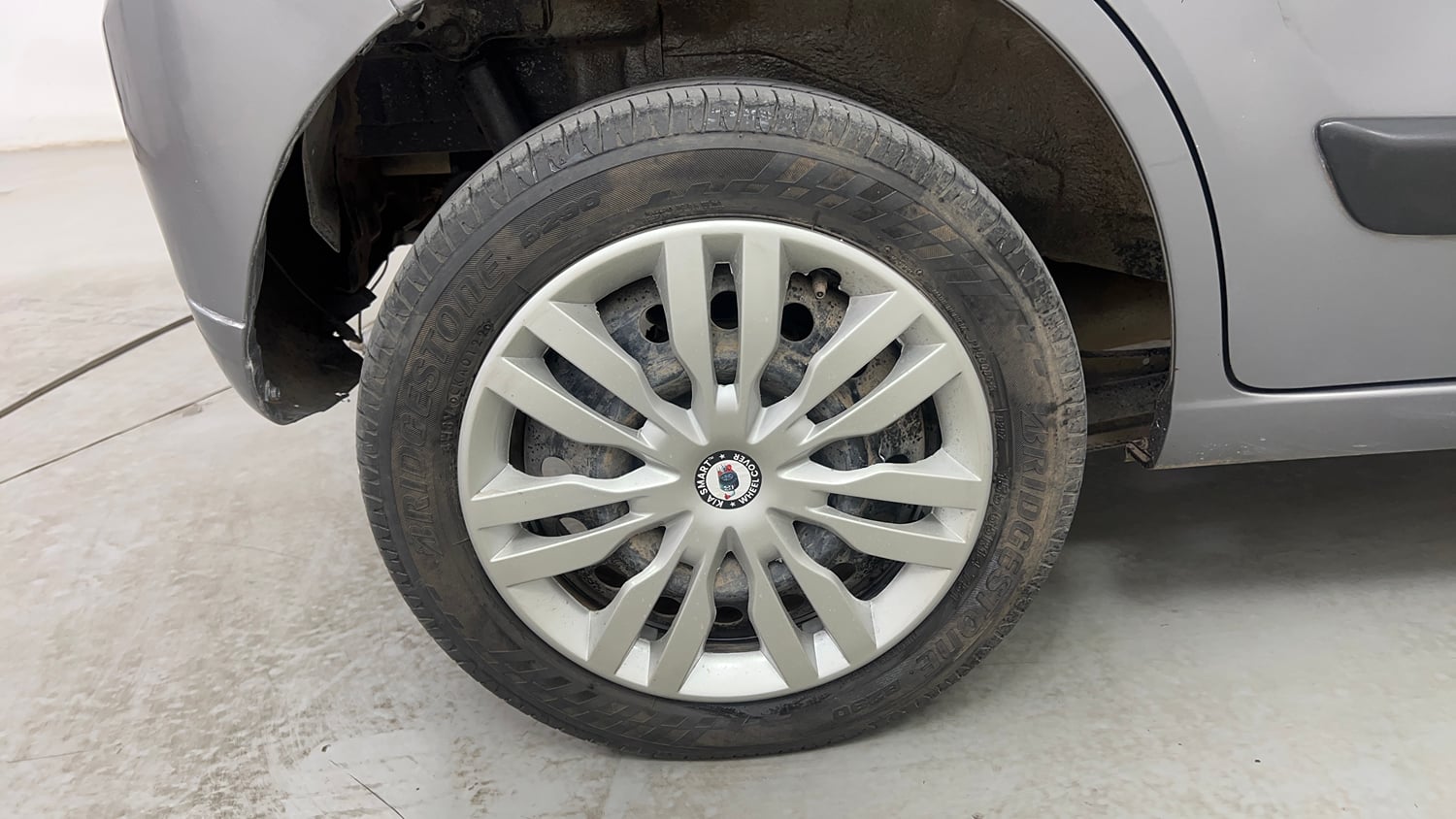 Used 2014 Maruti Suzuki Wagon R 1.0 VXI Petrol + CNG (Outside Fitted) Cng Manual tyres RIGHT REAR TYRE RIM VIEW