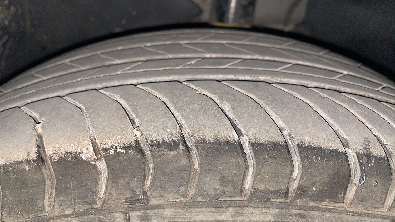 Used 2018 Ford EcoSport Titanium + 1.5L Ti-VCT AT Petrol Automatic tyres LEFT FRONT TYRE TREAD VIEW