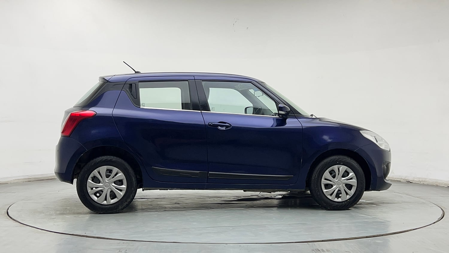 Used 2022 Maruti Suzuki Swift VXi Petrol Manual exterior RIGHT SIDE VIEW