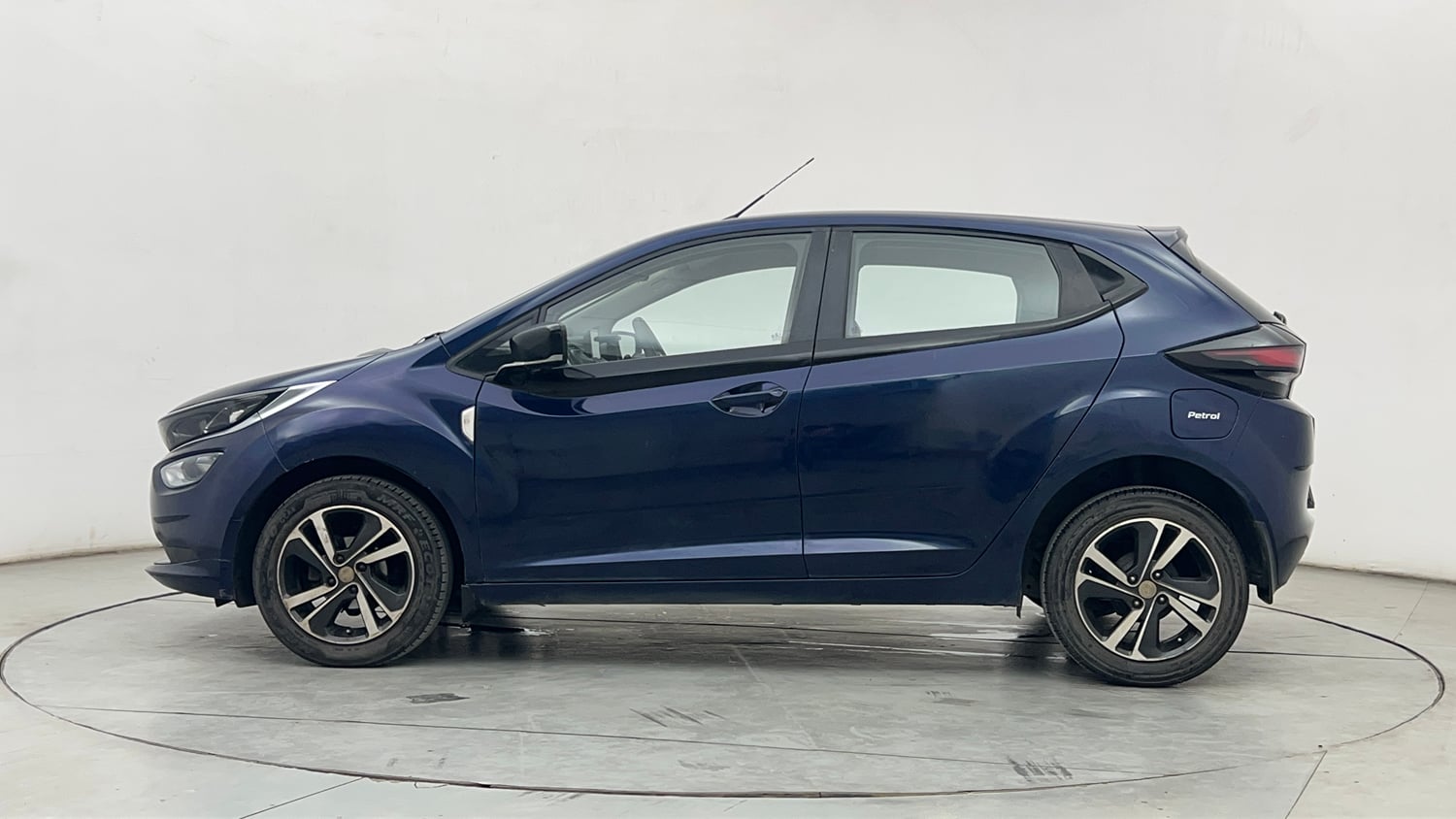 Used 2023 Tata Altroz XZ Petrol Petrol Manual exterior LEFT SIDE VIEW