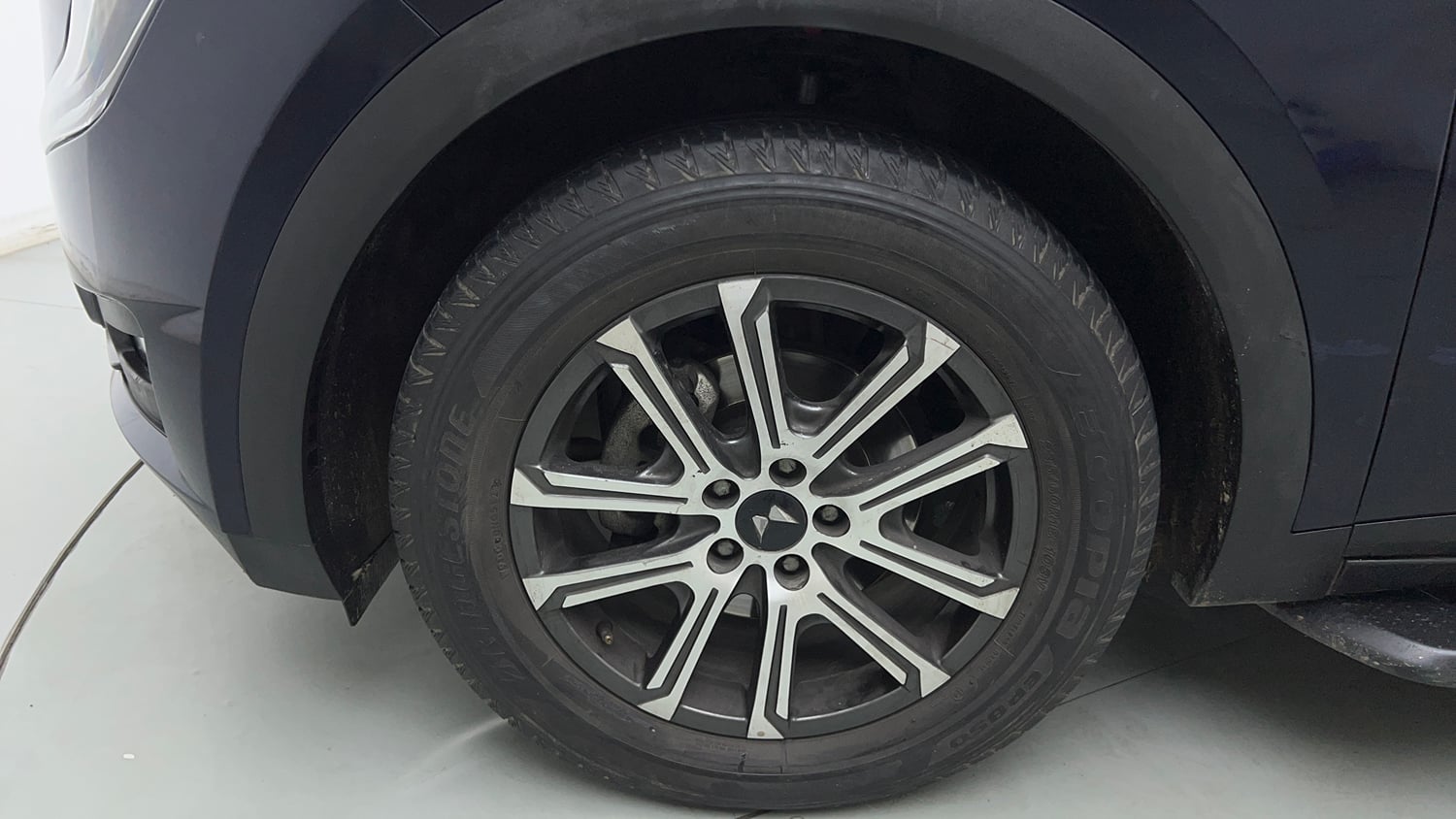 Used 2024 Mahindra XUV700 AX 7 Luxury Pack Petrol AT 7 STR Petrol Automatic tyres LEFT FRONT TYRE RIM VIEW
