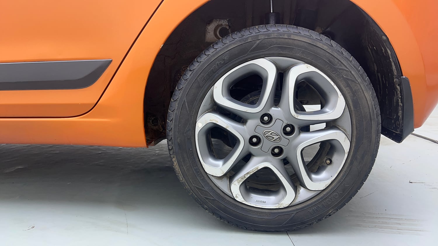 Used 2018 Hyundai Elite i20 Asta 1.4 (O) CRDi Diesel Manual tyres LEFT REAR TYRE RIM VIEW