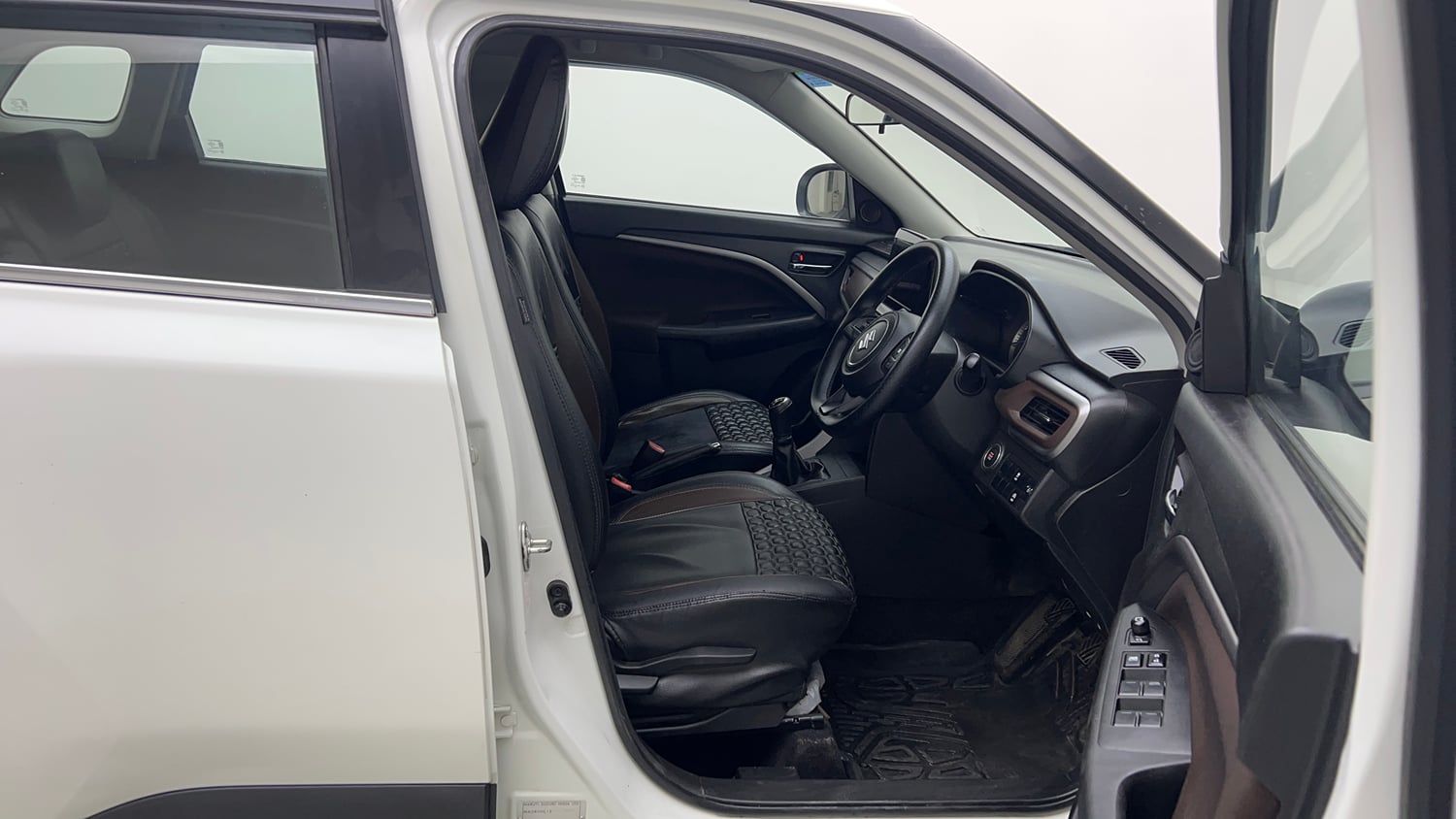 Used 2023 Maruti Suzuki Brezza ZXi Petrol Manual interior RIGHT SIDE FRONT DOOR CABIN VIEW