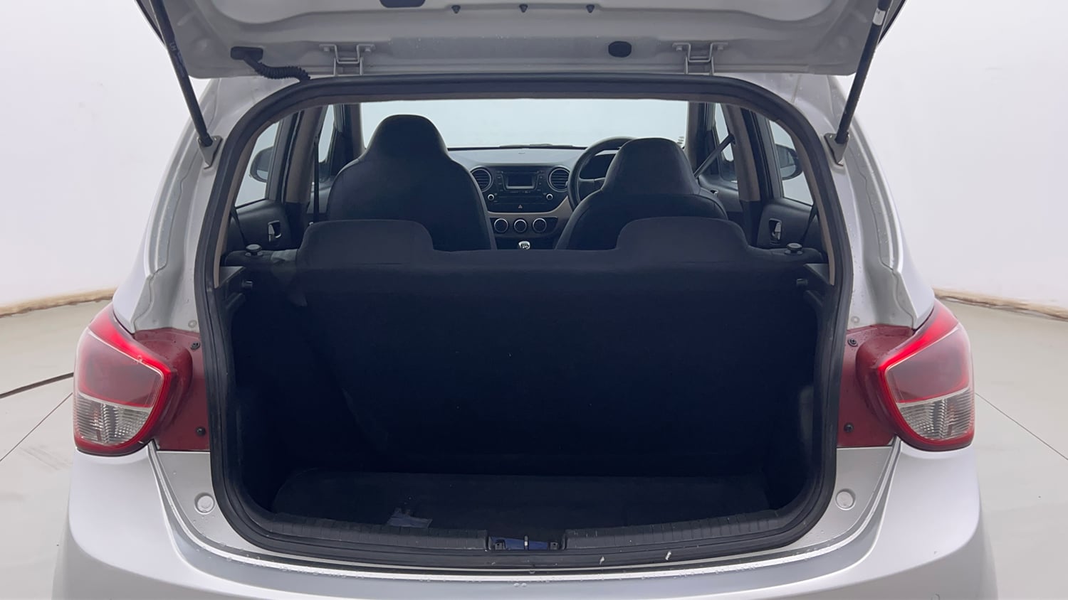 Used 2013 Hyundai Grand i10 Sportz 1.2 Kappa VTVT Petrol Manual interior DICKY INSIDE VIEW