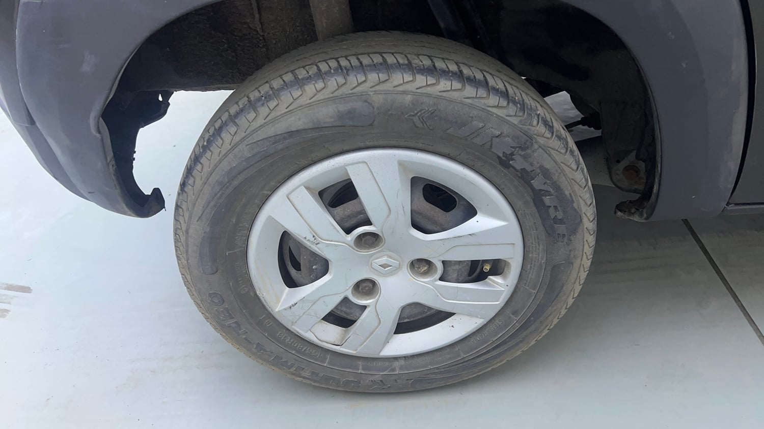 Used 2017 Renault Kwid RXL Petrol Manual tyres RIGHT REAR TYRE RIM VIEW