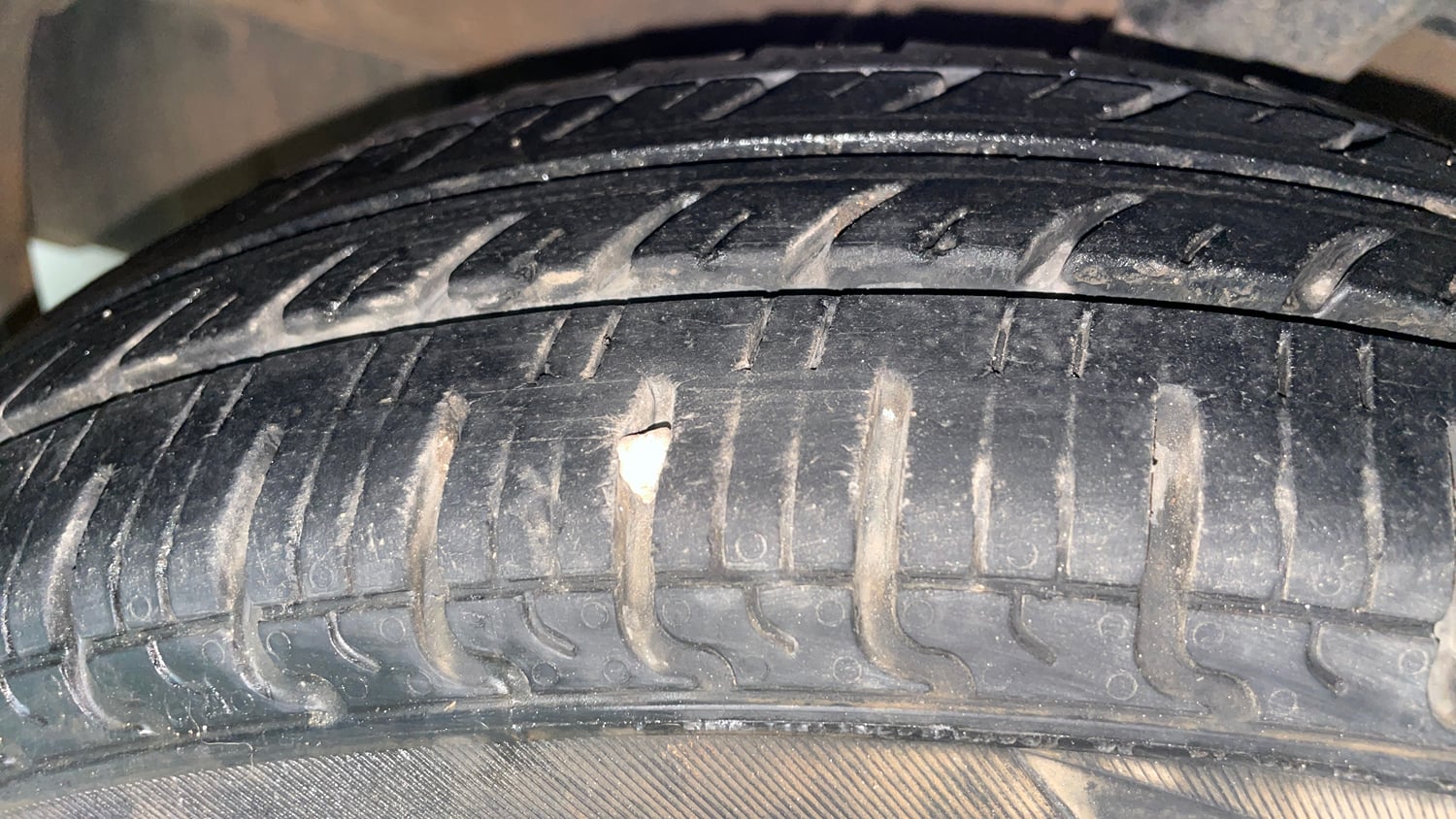 Used 2012 Hyundai i10 Magna 1.1 iRDE2 Petrol Manual tyres LEFT FRONT TYRE TREAD VIEW