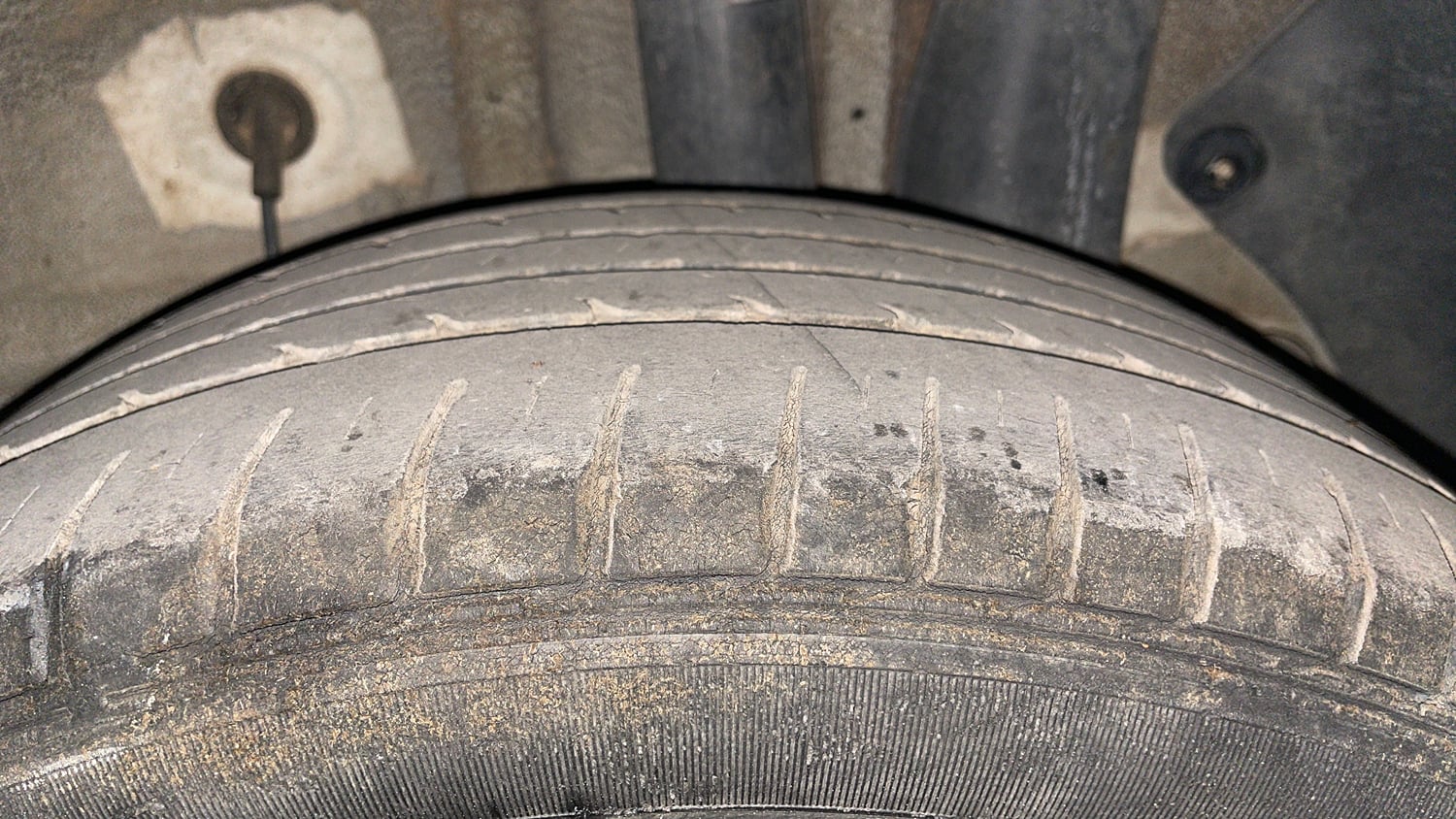 Used 2014 Hyundai Elite i20 Asta 1.2 Petrol Manual tyres LEFT REAR TYRE TREAD VIEW
