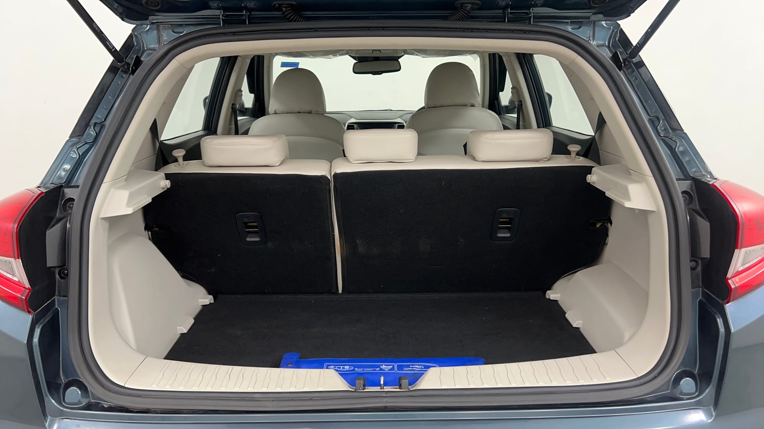 Used 2023 Mahindra XUV 300 W8 (O) 1.2 Petrol AMT Petrol Automatic interior DICKY INSIDE VIEW